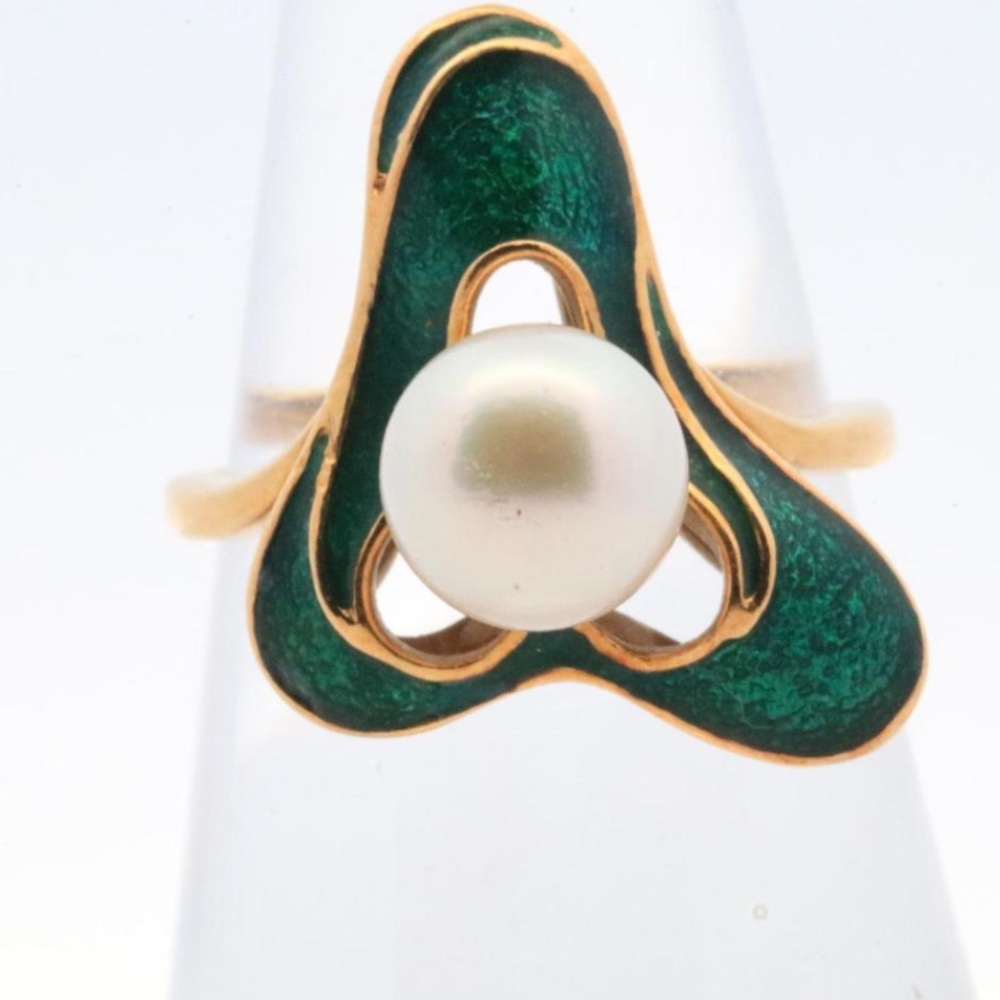 MIKIMOTO 18K Yellow Gold 7.5MM PEARL and Enamel cocktail RING, 6